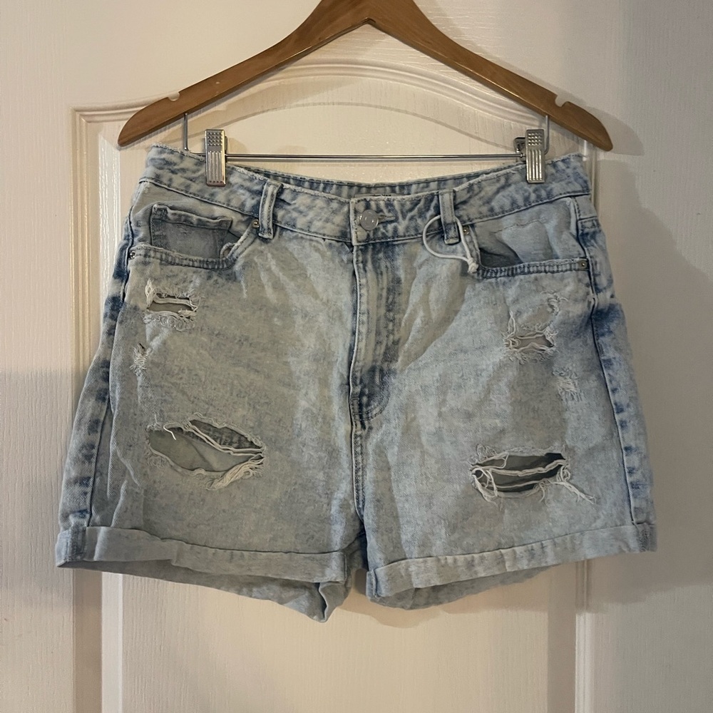 Refuge Light Blue Distressed Jean‎ Shorts